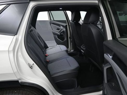 New 2026 Volkswagen Tiguan SE R-Line FWD image 13