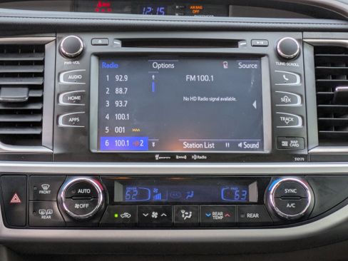 Used 2018 Toyota Highlander SE image 20