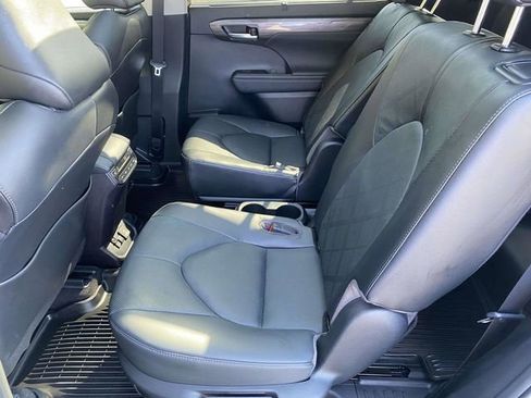 Used 2023 Toyota Highlander Platinum image 16