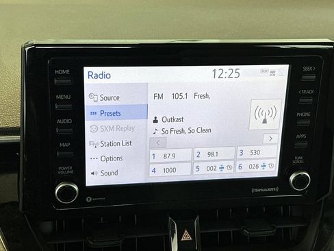 Used 2022 Toyota Corolla Cross LE AWD/4WD image 17