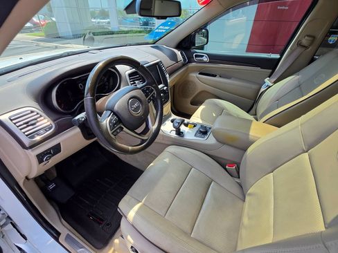 Used 2015 Jeep Grand Cherokee Overland w/ Advanced Technology Group AWD/4WD image 18