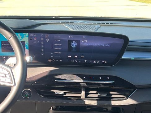 Used 2025 Buick Enclave Sport Touring image 19