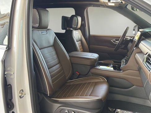Used 2026 GMC Yukon XL Denali Ultimate AWD/4WD image 21