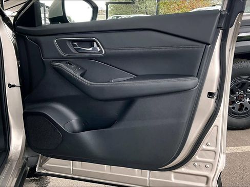 Certified 2025 Nissan Rogue Platinum w/ Platinum Premium Package image 22