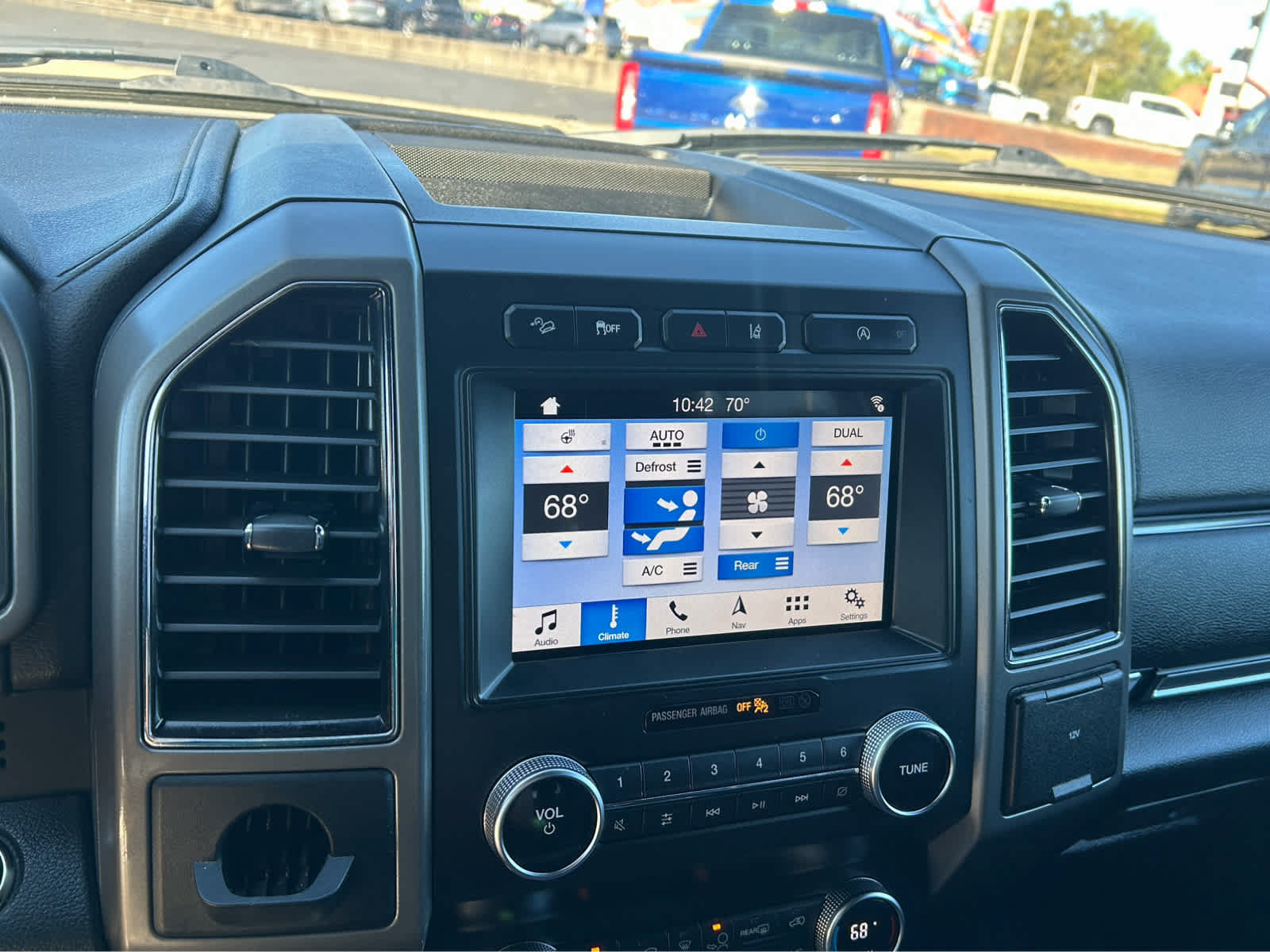 Used 2019 Ford Expedition XLT w/ Equipment Group 202A AWD/4WD image 39