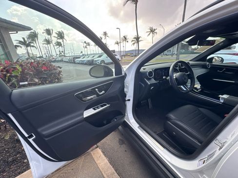 Used 2025 Mercedes-Benz GLC 300 4MATIC image 12