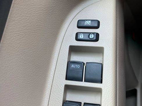 Used 2011 Toyota Highlander Limited FWD image 32