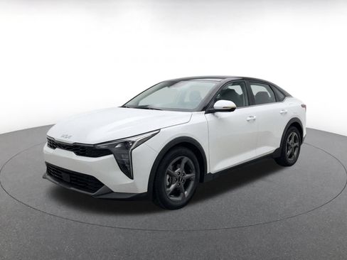 Used 2025 Kia K4 FWD image 3