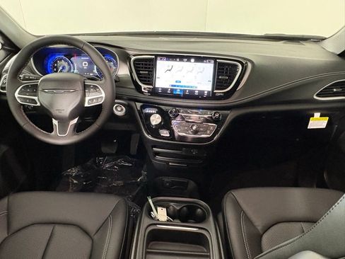 New 2027 Chrysler Pacifica Select FWD image 37