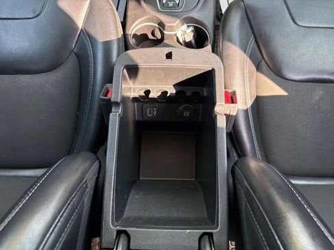 Used 2019 Jeep Cherokee Latitude Plus FWD image 32