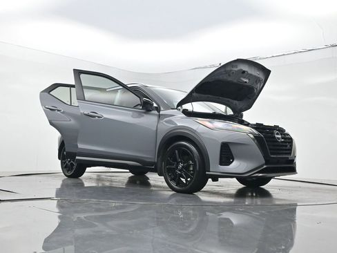 Used 2024 Nissan Kicks SR w/ SR Premium Package FWD image 29