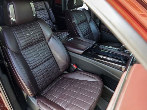 Used 2022 Cadillac Escalade Premium Luxury Platinum AWD/4WD image 33