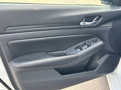Used 2025 Nissan Altima 2.5 SV image 10
