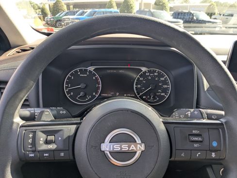 Used 2023 Nissan Rogue SV image 29