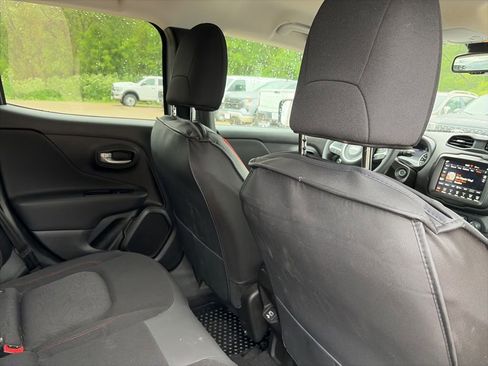 Used 2023 Jeep Renegade Trailhawk AWD/4WD image 13