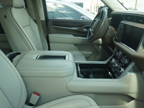 Used 2021 GMC Yukon Denali w/ Denali Premium Package RWD image 9