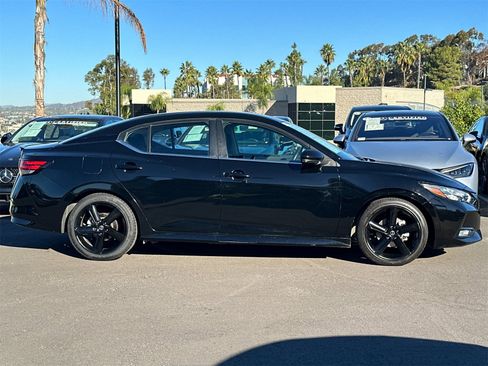 Used 2022 Nissan Sentra SR w/ Midnight Edition image 2