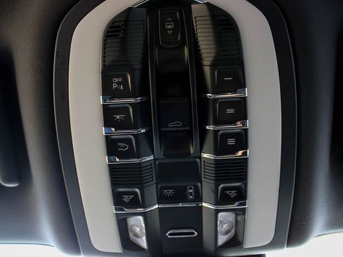 Used 2022 Porsche Macan S image 40