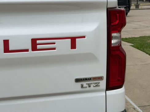 Used 2020 Chevrolet Silverado 1500 LTZ w/ LTZ Premium Package AWD/4WD image 7
