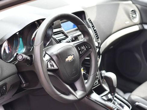 Used 2016 Chevrolet Cruze LT FWD image 11