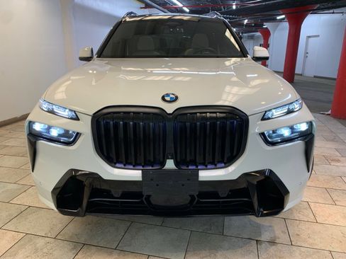 Used 2025 BMW X7 xDrive40i w/ Executive Package AWD/4WD image 3