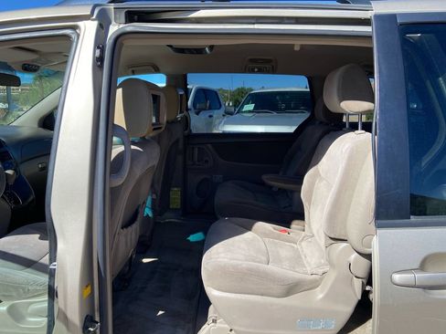 Used 2004 Toyota Sienna LE w/ LE Pkg 12 AWD/4WD image 24