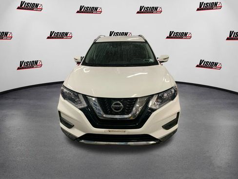 Used 2019 Nissan Rogue SV image 2