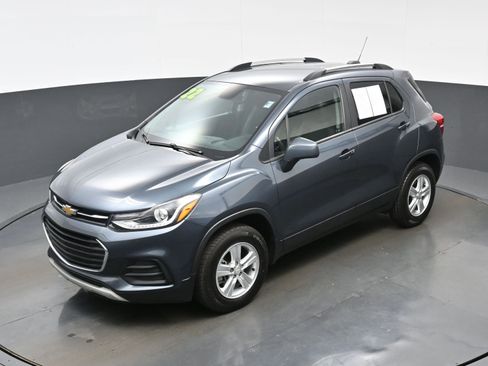 Used 2022 Chevrolet Trax LT w/ Driver Confidence Package AWD/4WD image 32