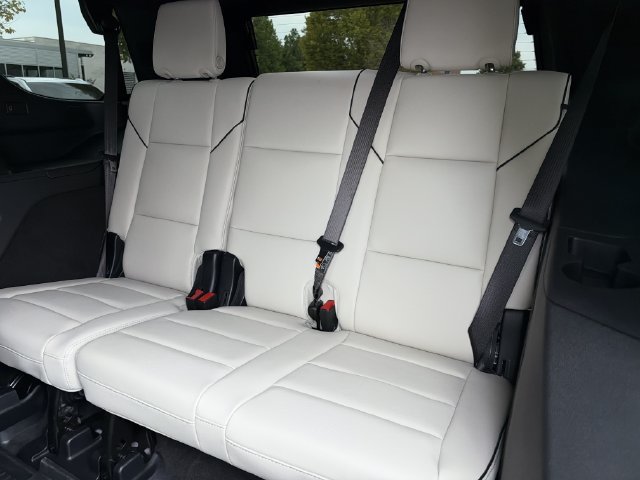 Certified 2025 Cadillac Escalade Sport w/ LPO, Floor Liner Package AWD/4WD image 11