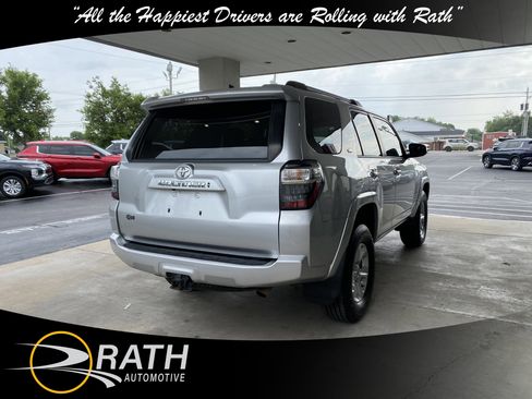 Used 2022 Toyota 4Runner SR5 AWD/4WD image 6