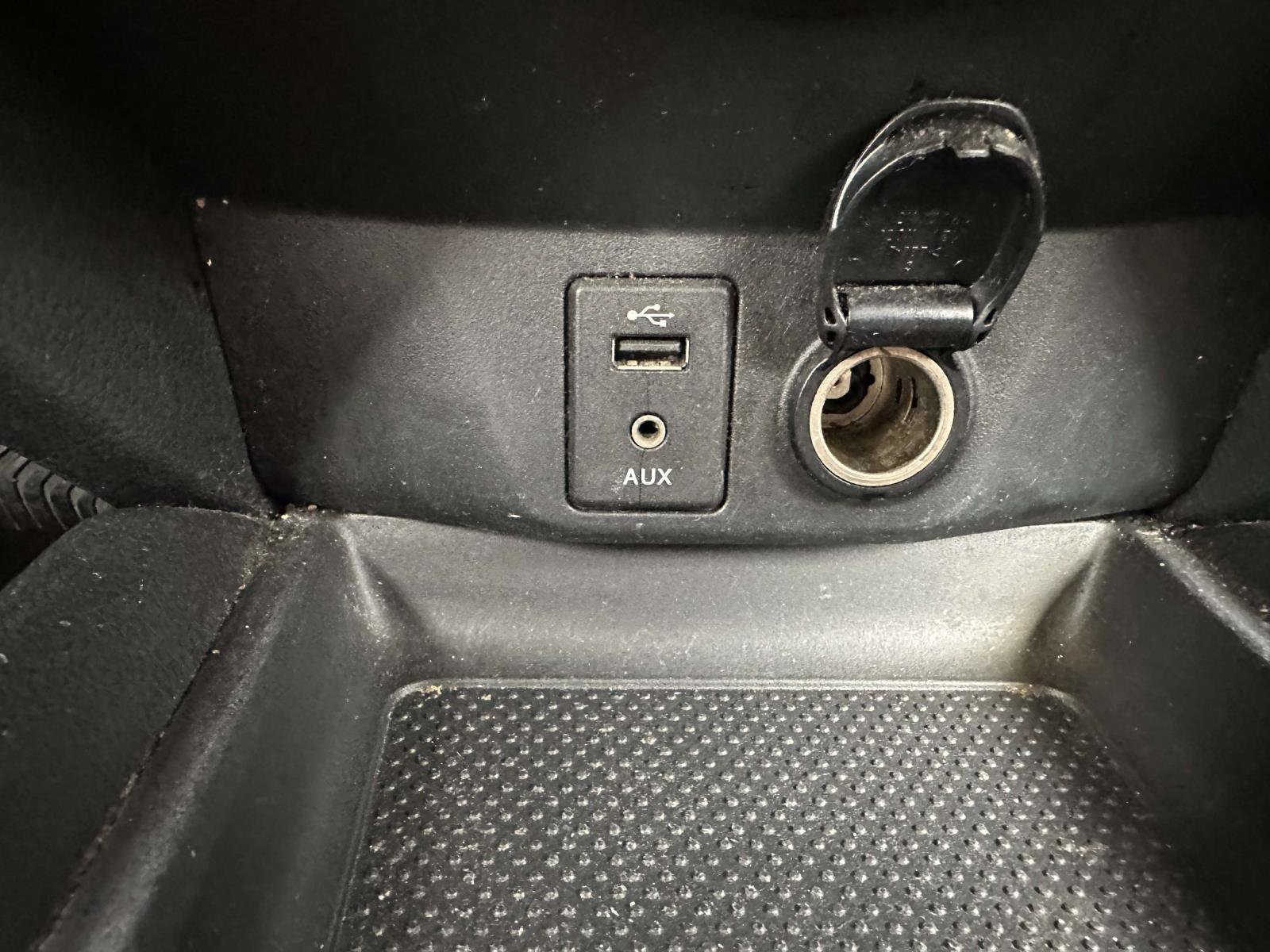 Used 2015 Nissan Rogue SV AWD/4WD image 31