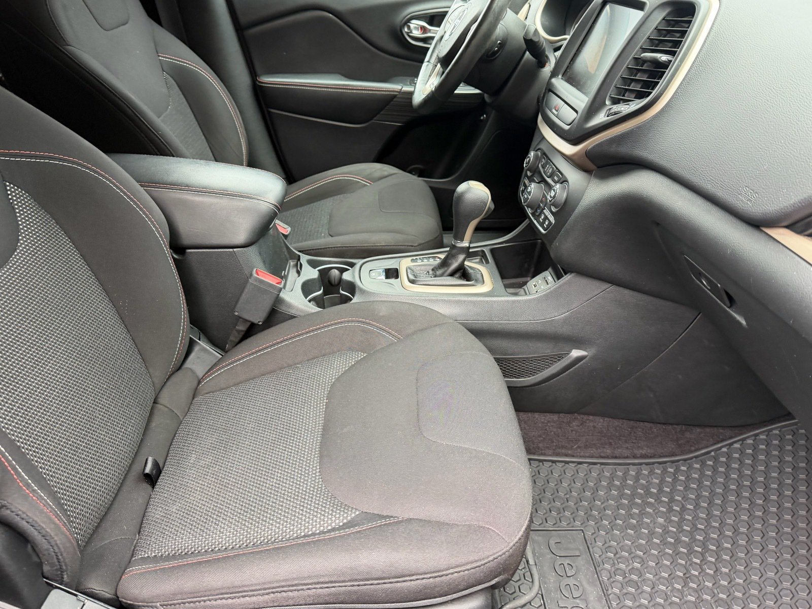 Used 2016 Jeep Cherokee 75th Anniversary FWD image 13