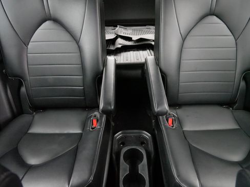 Used 2022 Toyota Highlander XLE image 13