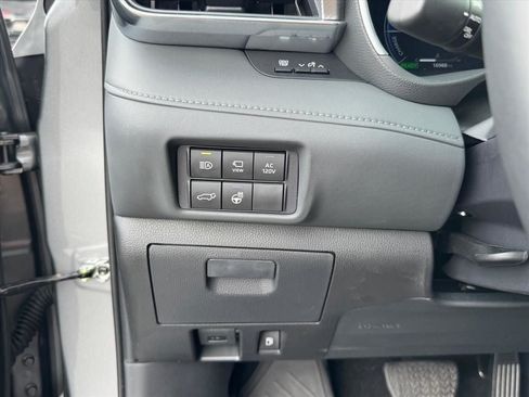 Certified 2026 Toyota Highlander Platinum AWD/4WD image 23