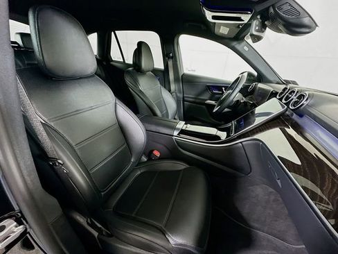 Used 2023 Mercedes-Benz GLC 300 4MATIC image 29