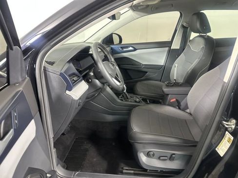 Used 2023 Volkswagen Taos SE w/ Panoramic Sunroof Package image 11