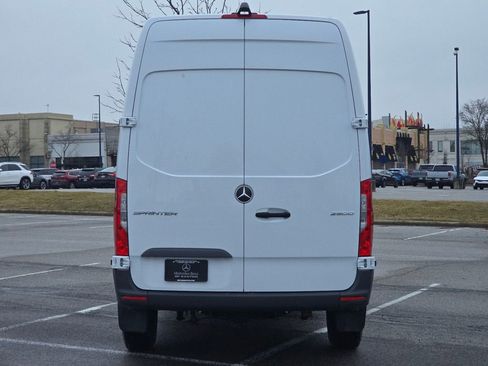 Used 2025 Mercedes-Benz Sprinter 2500 image 11