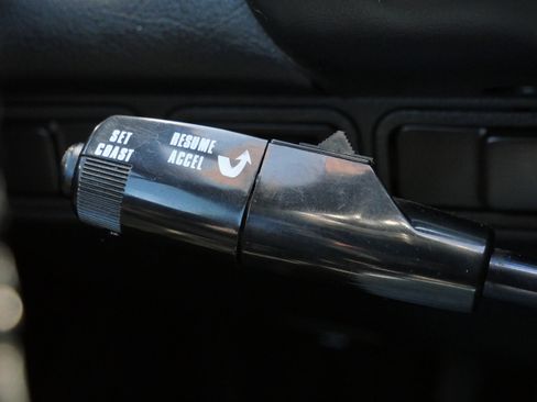Used 1997 MAZDA MX-5 Miata RWD image 34