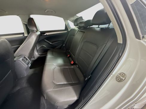 Used 2020 Volkswagen Passat 2.0T SE image 25