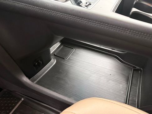 Used 2022 Toyota Sienna Limited image 23