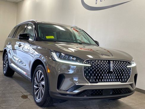 New 2026 Lincoln Aviator AWD image 2