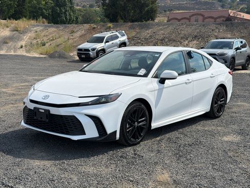Used 2025 Toyota Camry SE AWD/4WD image 7