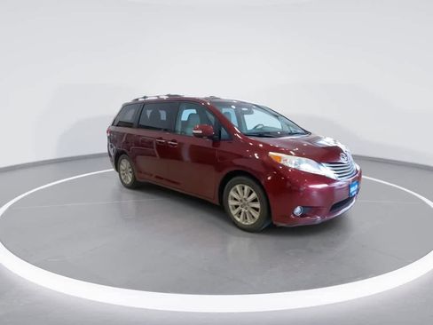 Used 2014 Toyota Sienna Limited AWD/4WD image 2