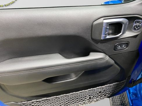 Used 2022 Jeep Wrangler Unlimited Sahara w/ Cold Weather Group image 27