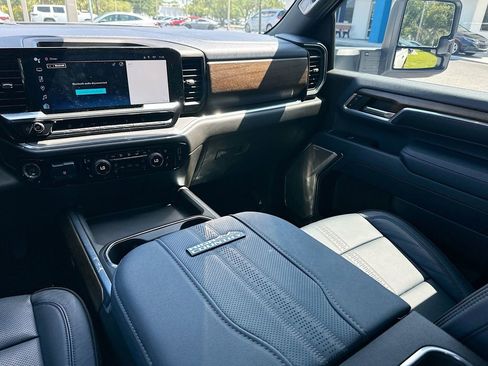 Used 2024 Chevrolet Silverado 2500 High Country w/ High Country Premium Package AWD/4WD image 24