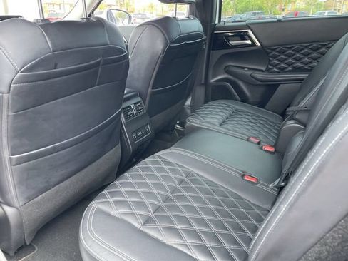 Used 2023 Mitsubishi Outlander SEL FWD image 17