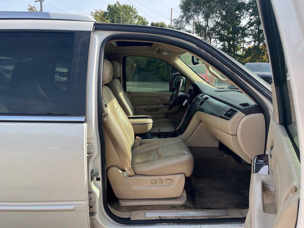 Used 2012 Cadillac Escalade Premium AWD/4WD image 6