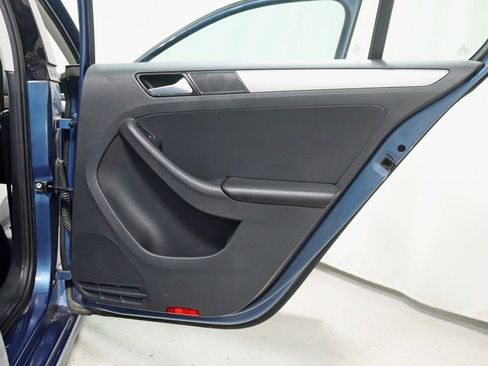 Used 2017 Volkswagen Jetta S image 29