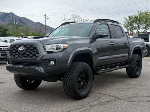 Used 2022 Toyota Tacoma TRD Sport w/ Technology Package AWD/4WD image 2