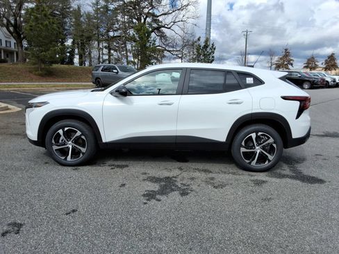 New 2026 Chevrolet Trax RS w/ Driver Confidence Package FWD image 8